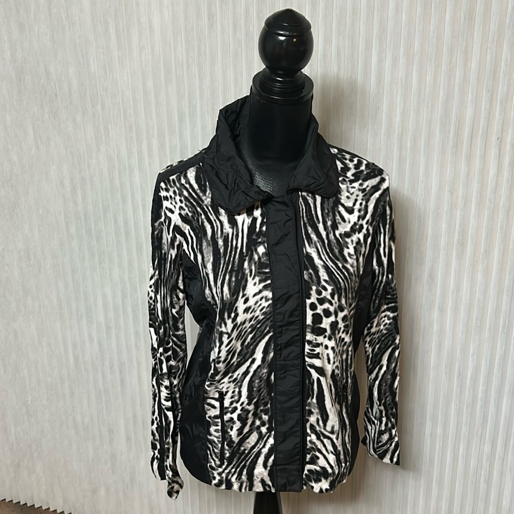 Chico's Zenergy Print Knit Long Sleeve snap front Jacket Size 1(8)